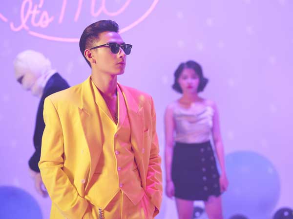 Isaac khiến khán giả phấn khích khi cosplay hàng loạt 'hot trend' năm vừa qua