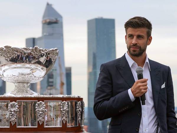 Barca muốn cài điều khoản hợp đồng ngăn tân binh học thói xấu của Pique