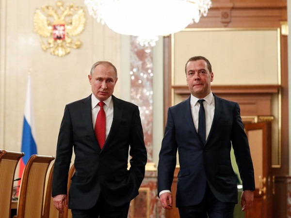 Thủ tướng Nga Dmitry Medvedev từ chức, giải tán chính phủ