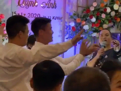 Cưới được cô vợ vừa hiền vừa xinh, Duy Mạnh sung sướng 'quẩy' hết mình như dân chơi trên nền nhạc xập xình khiến dân mạng không nhịn được cười