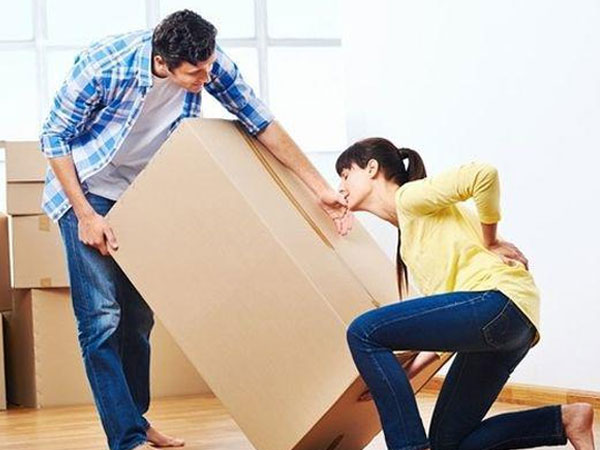 Dọn nhà đón Tết, người phụ nữ phải vào viện cấp cứu vì gãy xương cột sống
