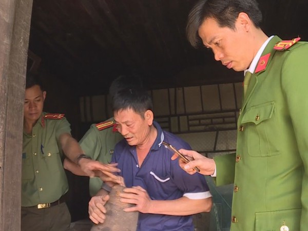Khởi tố 'chuyên gia' 40 năm kinh nghiệm cưa bom mìn