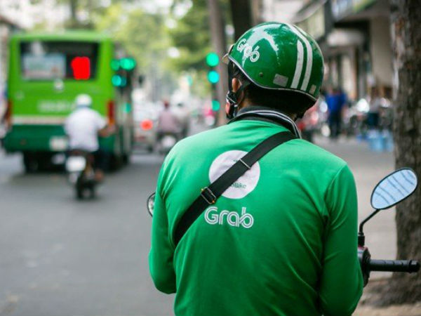 Dùng Grab ngày Tết, khách phải trả thêm phụ phí