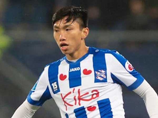 'Cờ đến tay' Văn Hậu, Heerenveen mất một loạt hậu vệ biên