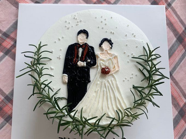 Đặt chiếc bánh kem mừng 30 năm ngày cưới bố mẹ, bạn trẻ khóc cạn nước mắt khi đến màn cắt bánh