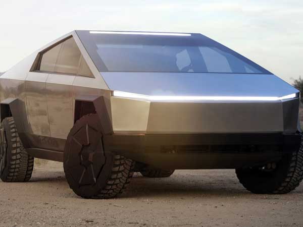 Xe 'U Oát' độ thành bản sao Tesla Cybertruck với kích thước hoàn hảo