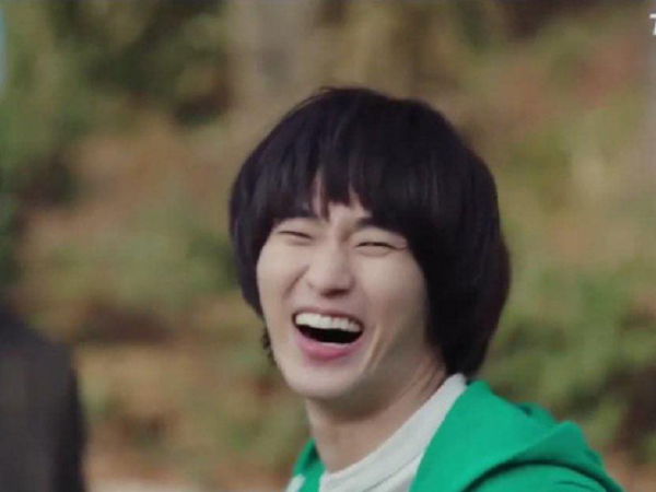 Xem Hạ Cánh Nơi Anh, khán giả tưởng nhầm phim vì màn cameo của 'cụ giáo' Kim Soo Hyun trong vai điệp viên giả ngốc