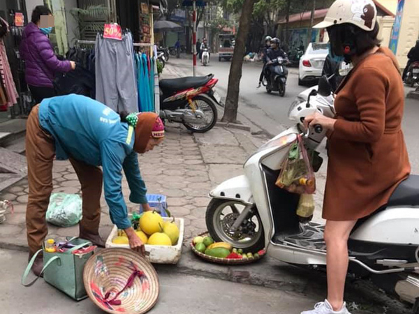 Vụ người phụ nữ mang bầu lái xe cán qua nia trái cây của cô bán hàng rong: Nữ nhân viên cửa hàng quần áo lên tiếng