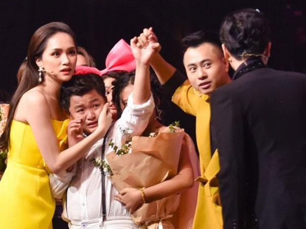 Nguyên Khang đọc nhầm Quán quân, Trấn Thành bị tát... là loạt sự cố 'để đời' của TV Show Việt năm 2019