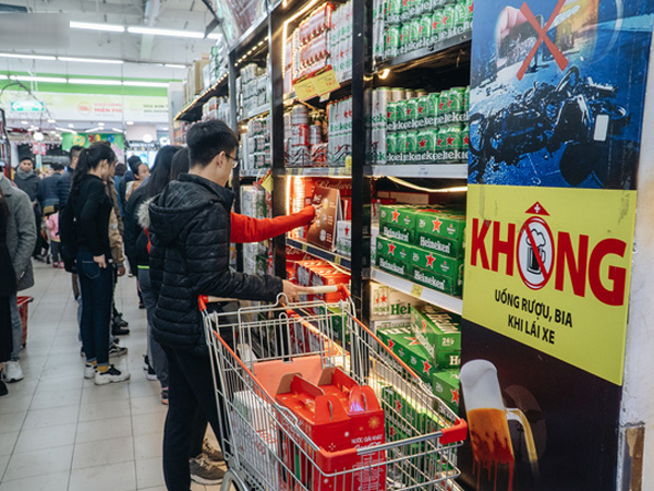 Thị trường bia rượu 'đìu hiu', giảm đến 25% sau Nghị định 100: Tết này biếu nhau... nước giải khát!