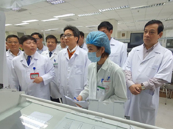 Phó Thủ tướng Vũ Đức Đam kiểm tra khả năng sẵn sàng đối phó bệnh viêm phổi cấp Vũ Hán