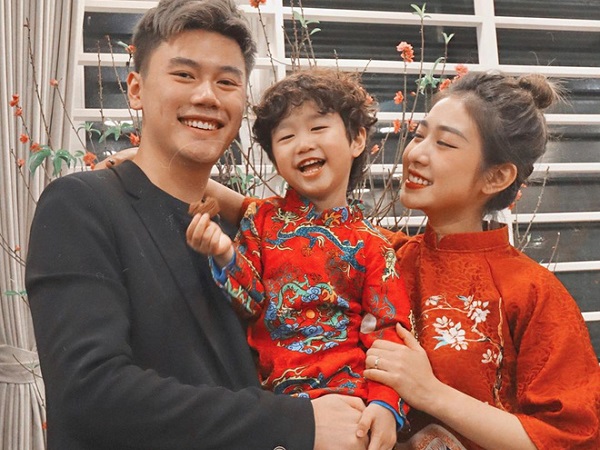 Khoảnh khắc sum vầy ngày đầu năm mới của loạt trai xinh gái đẹp, nổi nhất vẫn là "liên minh" 3 hot family đứng đầu MXH
