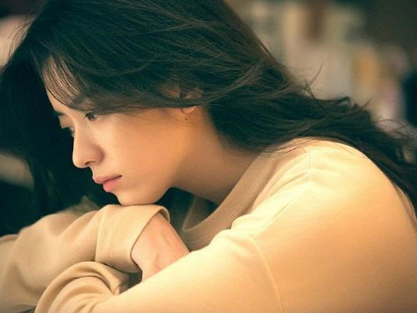 Đêm Giao Thừa, tôi đang ôm con khóc nghẹn ở ngoài vườn bỗng sững sờ bàng hoàng khi nghe tiếng kêu thất thanh vang lên