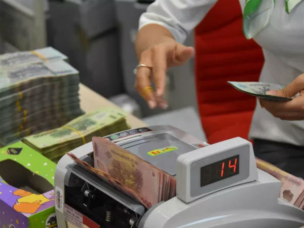 Các chuyên gia nói gì về lãi suất, tỉ giá trong năm Canh Tý?