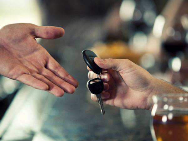 Dịch vụ lái xe cho người say 'ăn nên làm ra'