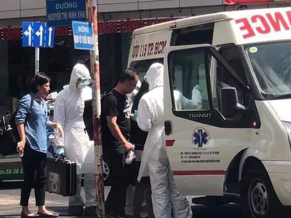 TP.HCM: Thiếu nữ 16 tuổi bất ngờ ngất xỉu trong quán cà phê, dân tá hoả gọi cấp cứu vì sợ nhiễm virus Corona
