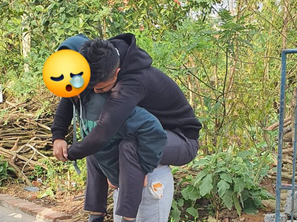 Chồng nhậu say bí tỉ khi đi chúc Tết, vợ lóc cóc sang tận nơi cõng về nhà khiến dân mạng xuýt xoa: Vợ nhà người ta đây rồi!