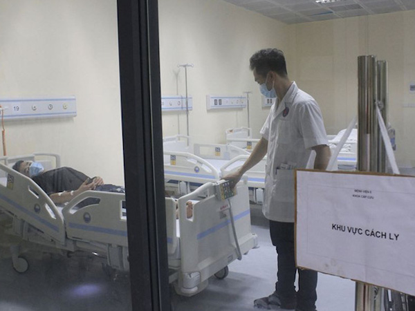 Tiếp tục cách ly cha mẹ 1 nữ tiếp viên hàng không nghi nhiễm virus corona