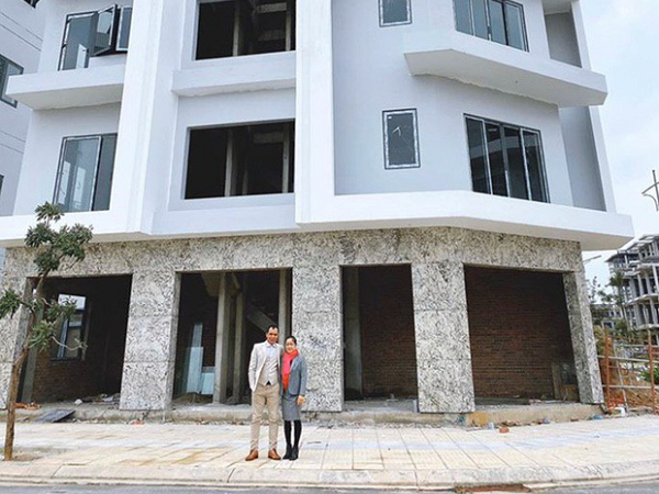 Choáng trước căn biệt thự siêu to Hoà Minzy xây tặng bố mẹ ở quê: Đúng là con gái nhà người ta đây rồi!