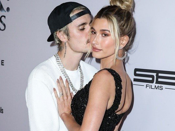 Lần đầu tiên cùng đi thảm đỏ, Justin Bieber vô tư 'đụng chạm' vòng 3 Hailey và phản ứng gay gắt từ netizen Hàn