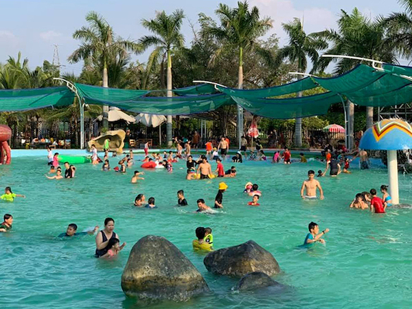Hai chị em đuối nước ở hồ bơi
