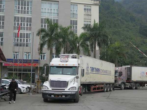 Lạng Sơn tạm dừng thông quan hàng hóa do virus corona