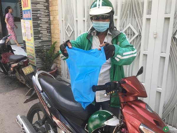 Shipper nửa đêm còn bị khách Tây bùng hàng, hỏi ra mới biết lý do vô cùng..'củ chuối'