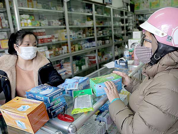 Những chiếc khẩu trang giá trên trời kể câu chuyện kinh doanh bất lương giữa đại dịch virus corona toàn cầu