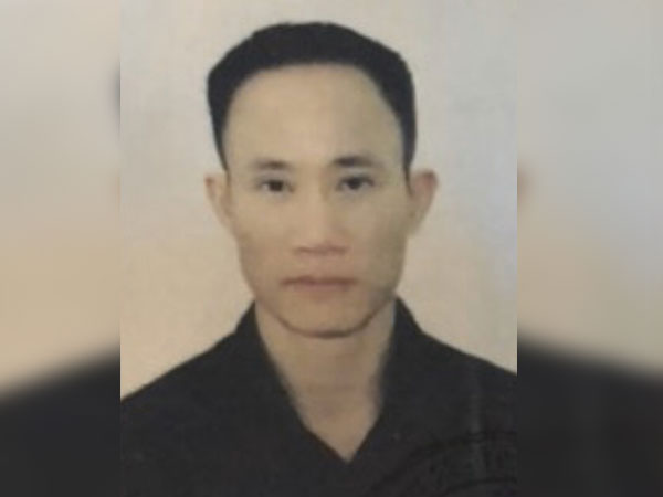 Ráo riết truy tìm đối tượng nghi mang 'hàng nóng', cố thủ gần ngân hàng