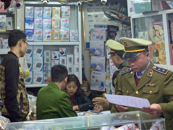 Hà Nội: Xử phạt gần 60 triệu đồng, tịch thu toàn bộ số tiền thu lợi bất chính đối với 2 cửa hàng tăng giá khẩu trang