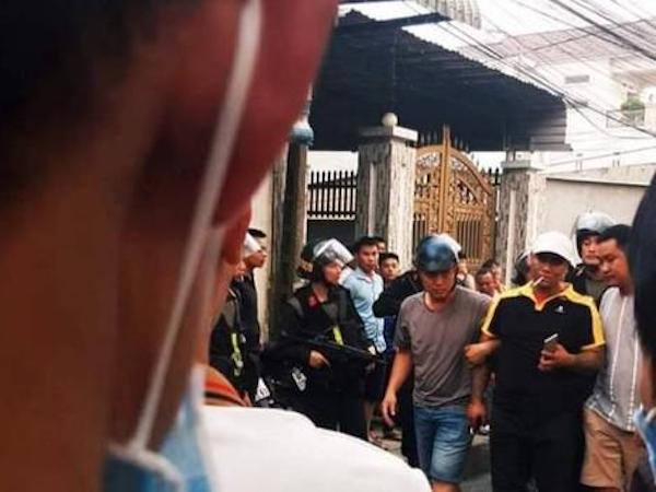 Chém chị gái của vợ rồi ôm bình gas cố thủ