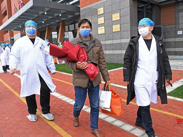 Tin vui: Đã có 328 người khỏi bệnh viêm phổi do virus corona, được xuất viện tại Trung Quốc