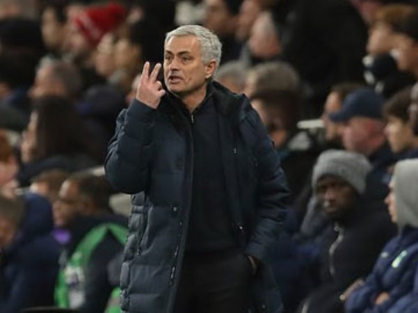 Thắng trận nhưng Mourinho vẫn chưa hết cay cú vì VAR