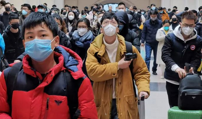 Phát hiện coronavirus trên tay nắm cửa, chuyên gia khuyến cáo có thể lây bệnh qua dùng chung điện thoại