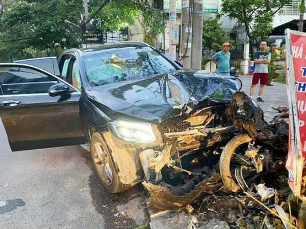 Con gái tài xế GrabBike bị Mercedes tông chết mùng 6 Tết: Chị chỉ mong họ đến để thắp nén hương, xin lỗi bố mà thôi!