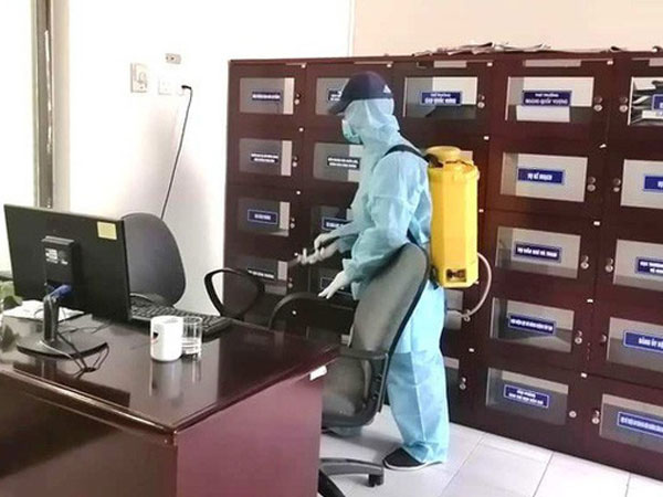 Loạn giá dịch vụ phun xịt khử trùng nhà cửa vì virus corona