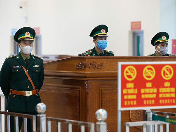 Biên giới căng mình chống dịch