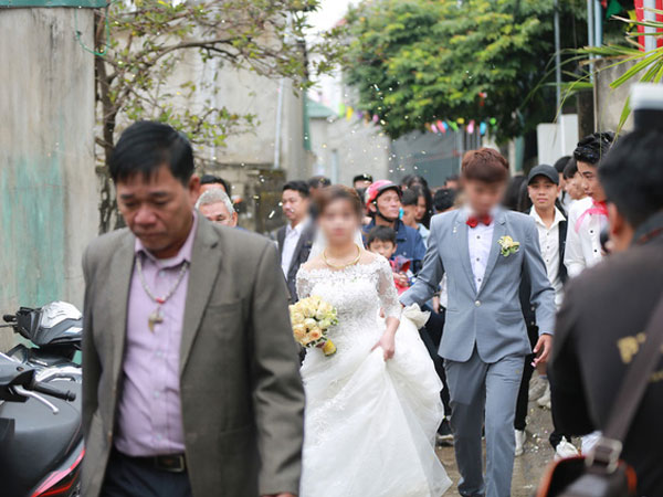 Sự thật đám cưới gây xôn xao của cặp đôi cô dâu 15 tuổi và chú rể 17 tuổi ở Nghệ An