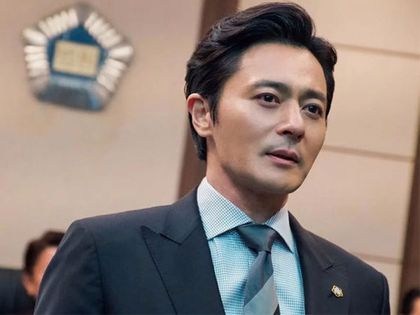 Phóng viên tiết lộ Jang Dong Gun đang gặp áp lực nghiêm trọng, phải cậy nhờ đến thuốc vì bê bối 'săn gái' cùng tài tử 'Hoàng hậu Ki' Joo Jin Mo