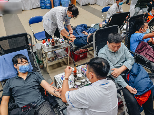 Cạn kiệt nguồn dự trữ máu sau Tết và trong dịch bệnh virus Corona, Viện huyết học khẩn thiết kêu gọi hiến máu