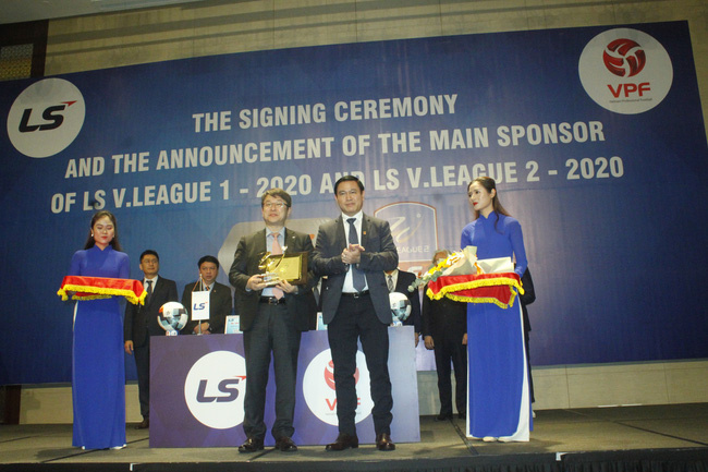 Ký hợp đồng tài trợ với LS, V.League đổi tên lần thứ ba trong vòng 3 năm