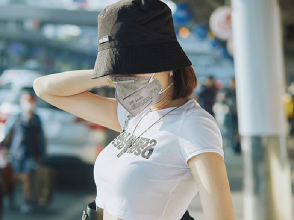 Street style Sao Việt mùa dịch corona: Khẩu trang thành phụ kiện bất ly thân
