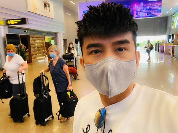 Đan Trường về Mỹ vì bị hủy 12 show ở VN