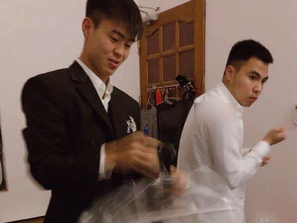 Đức Huy 'bóc phốt' Duy Mạnh trong đêm độc thân cuối cùng: Ngủ ngáy cực to, lại còn gác chân lên người khác