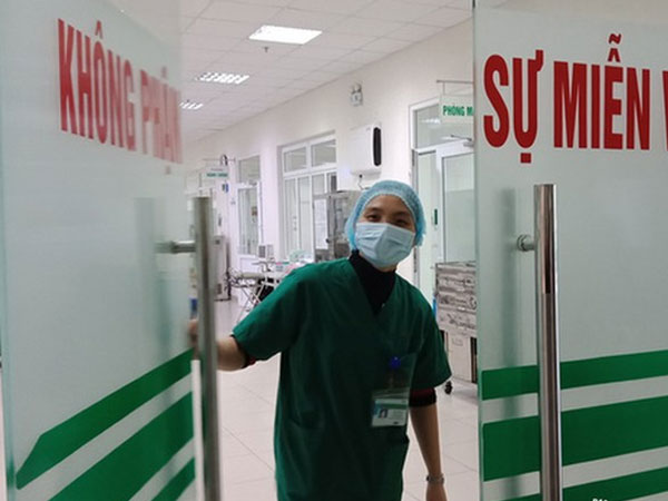 Vào 'tuyến đầu' điều trị 4 bệnh nhân dương tính virus corona