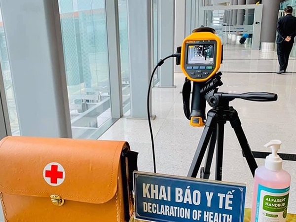 Đón 30 người Việt về từ Vũ Hán