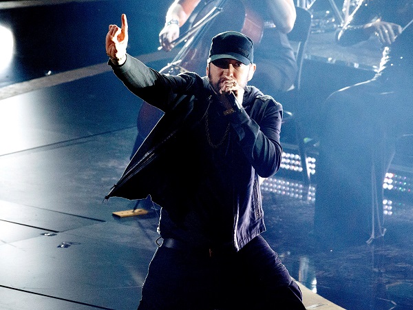 Eminem chiếm trọn spotlight của Oscar dù xuất hiện không báo trước và lỡ hẹn tận... 18 năm