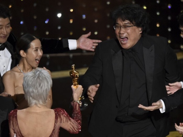 Lên ngôi cao nhất tại Oscar 2020, Parasite gây 'bão' mạng xã hội xứ Hàn