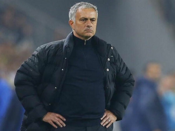 Mourinho: 'Việc không khó đã chẳng đến lượt tôi'