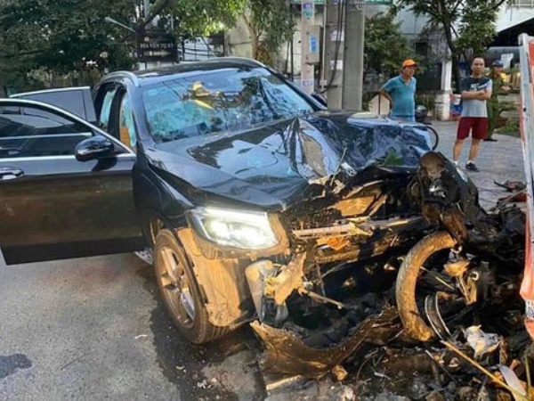Khởi tố, bắt tạm giam tài xế lái Mercedes tông chết người ở TP.HCM